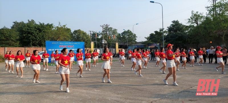 Khai mạc giao lưu, thi đấu thể dục - thể thao chào mừng kỷ niệm 75 năm thành lập Đảng bộ phường Đông Vệ
