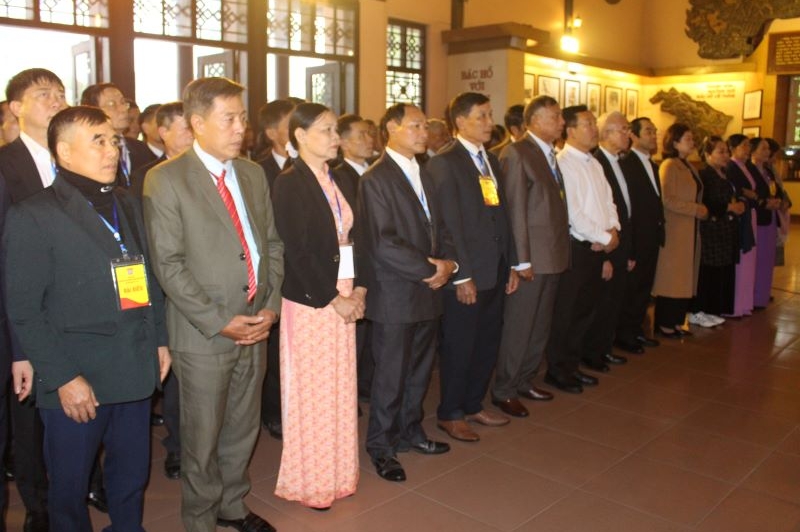 Đoàn đại biểu dự Đại hội đại biểu người công giáo tỉnh Thanh Hóa xây dựng và bảo vệ Tổ quốc dâng hương tưởng niệm Chủ tịch Hồ Chí Minh