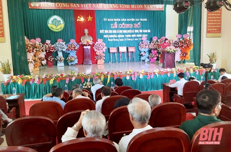 Công bố quyết định xã Hoạt Giang đạt chuẩn NTM năm 2022