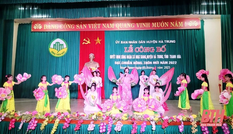 Công bố quyết định xã Hoạt Giang đạt chuẩn NTM năm 2022
