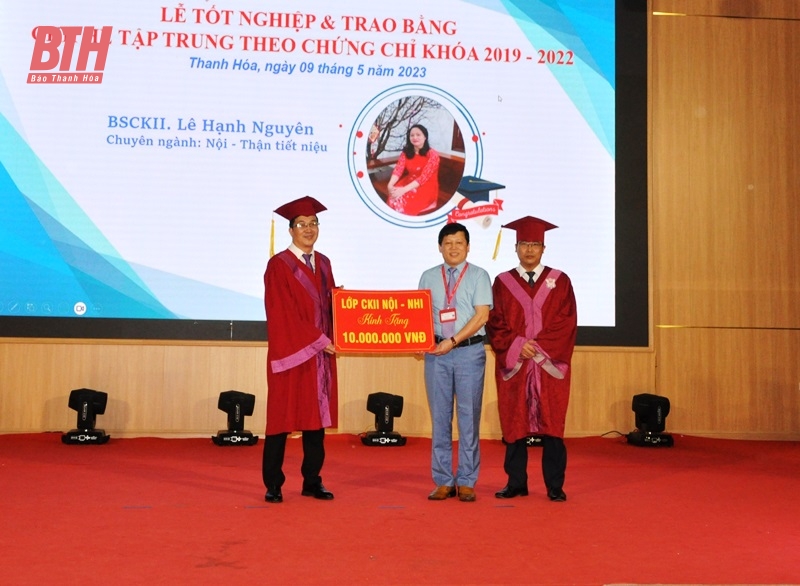 Trường Đại học Y Hà Nội phân hiệu Thanh Hóa tổ chức Lễ tốt nghiệp và trao bằng sau đại học