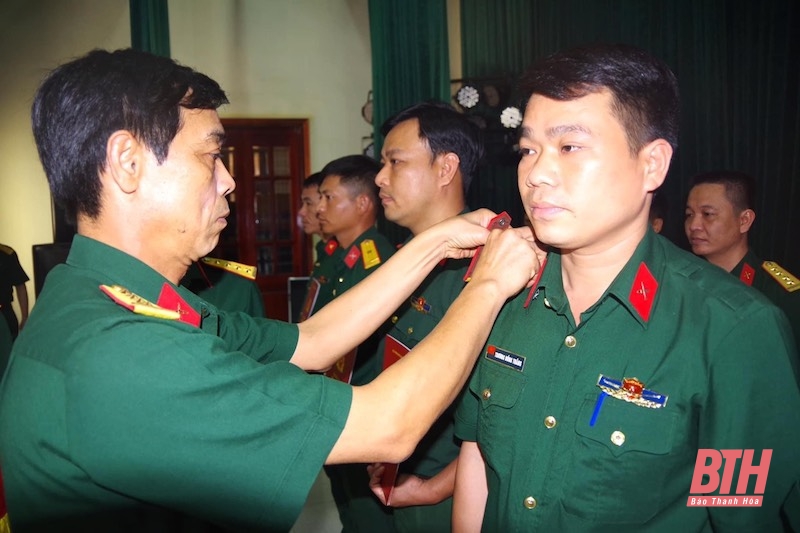 Đảng ủy Sư đoàn 341 trao Quyết định thăng quân hàm, nâng lương cán bộ năm 2023
