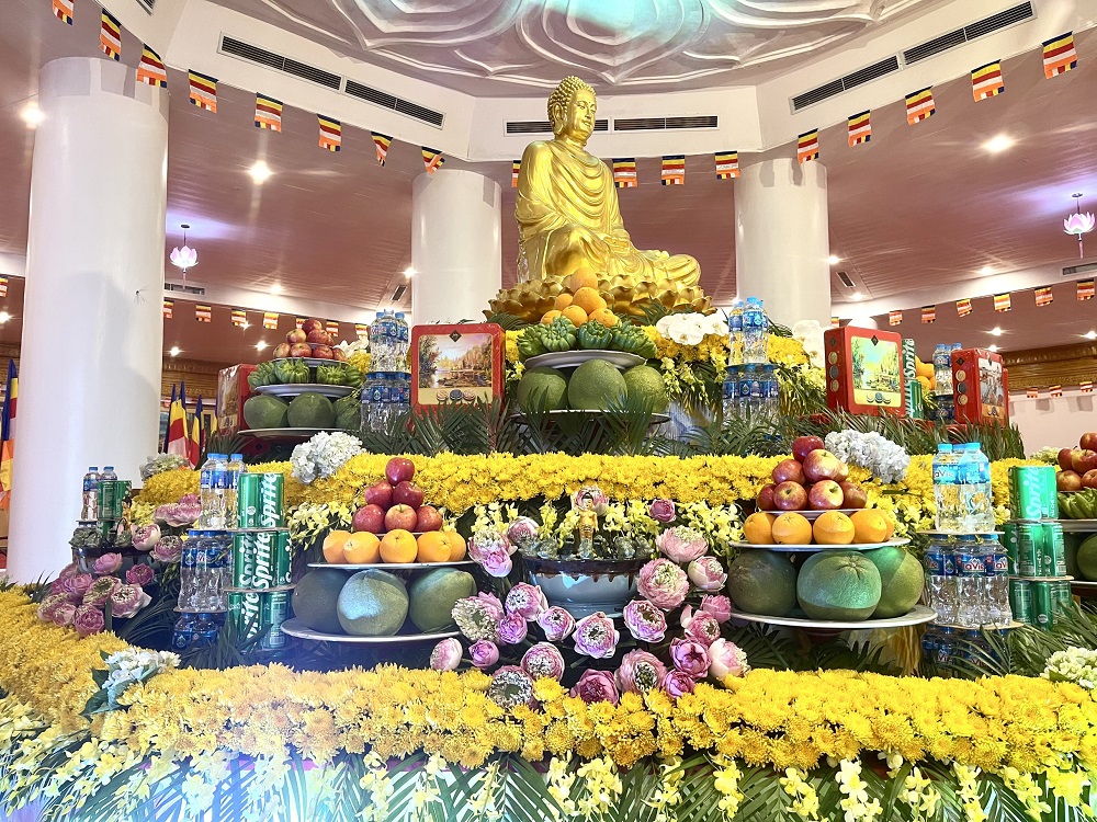 Đỉnh Fansipan xuất hiện quầng sáng đẹp khó tin trước thềm lễ Phật đản