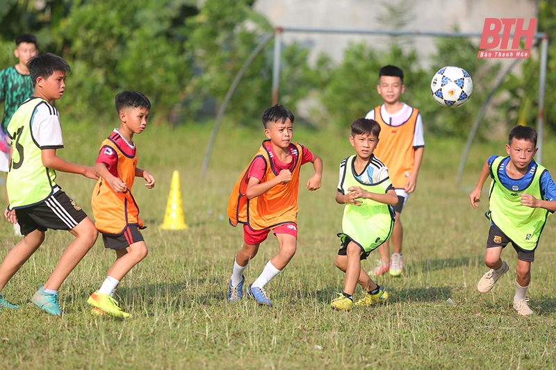 Hàng nghìn thí sinh tham gia tuyển sinh tài năng bóng đá trẻ của CLB Đông Á Thanh Hóa