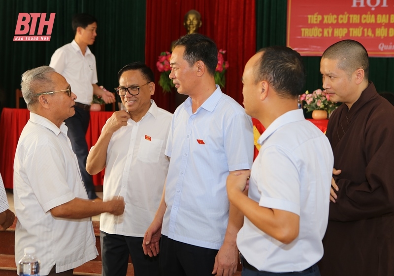 Phó Bí thư Tỉnh ủy Trịnh Tuấn Sinh cùng các đại biểu HĐND tỉnh tiếp xúc cử tri TP Sầm Sơn