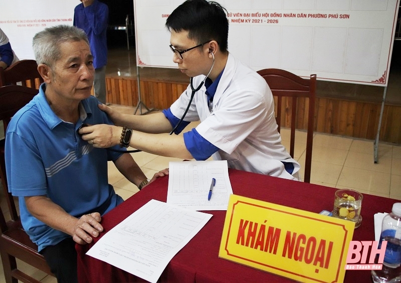 Khám bệnh, cấp phát thuốc miễn phí cho 153 người có công và thân nhân người có công tại thị xã Bỉm Sơn