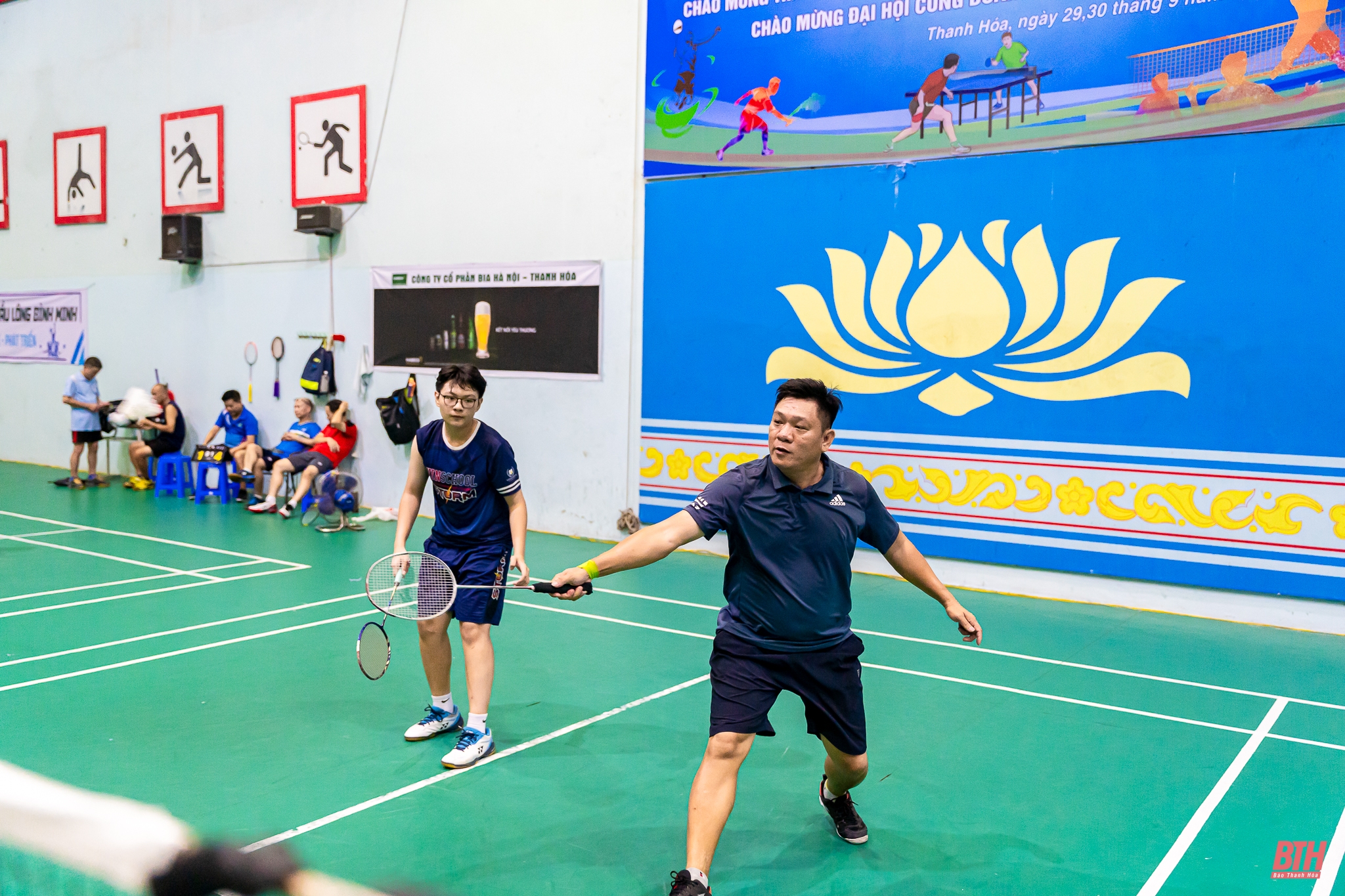 Cặp bố con tham gia giải Cầu lông Báo Thanh Hoá: “Thể thao là cầu nối gắn kết gia đình”