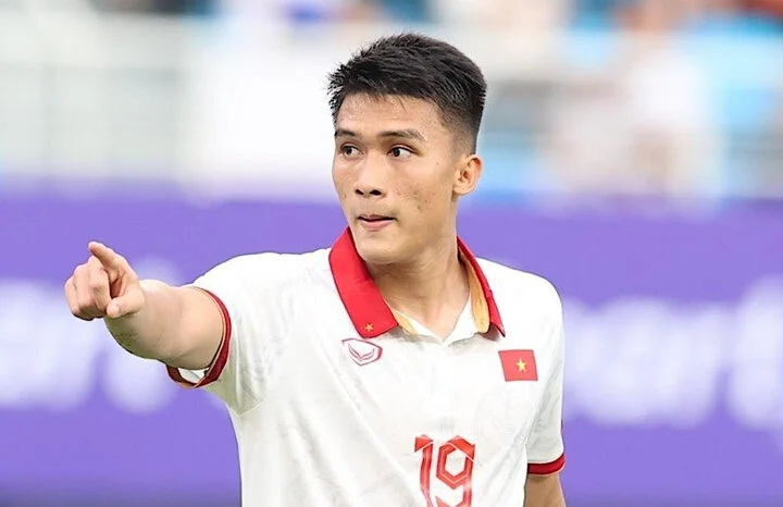 CLB Thanh Hoá mua tiền đạo U23 Việt Nam; Fan MU phẫn nộ khi CLB nêu tên cầu thủ xuất sắc nhất tháng 9