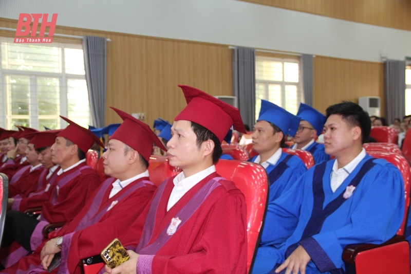 Phân hiệu Đại học Y Hà Nội tại Thanh Hóa tổ chức lễ tốt nghiệp và trao bằng CKI, CKII hệ tập trung theo chứng chỉ