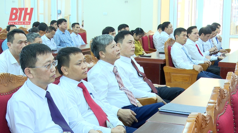 Huyện ủy Thọ Xuân công bố và trao các Quyết định về công tác cán bộ