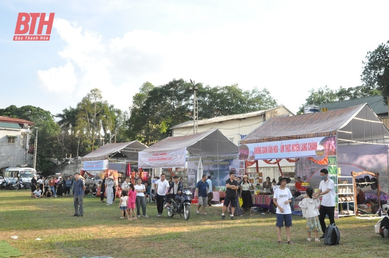 Nhiều sản phẩm OCOP đặc trưng của các huyện miền núi được trưng bày tại Lễ hội Văn hóa “Hương sắc vùng cao”