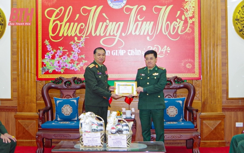 Bộ CHQS tỉnh Hủa Phăn (Lào) thăm, chúc tết Bộ Chỉ huy BĐBP tỉnh Thanh Hóa
