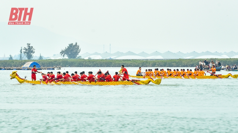 Sôi nổi Lễ hội đua thuyền truyền thống trên sông Yên