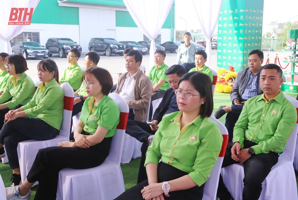 Phó Bí thư Tỉnh ủy Trịnh Tuấn Sinh dự lễ ra quân sản xuất đầu năm tại Công ty TNHH Hạt giống HANA