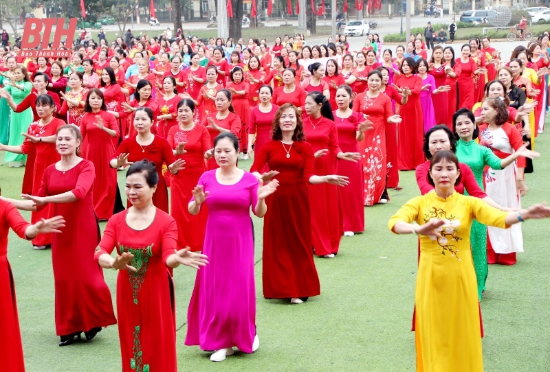 Hội viên phụ nữ thị xã Bỉm Sơn hào hứng tham gia hội thi dân vũ thể thao