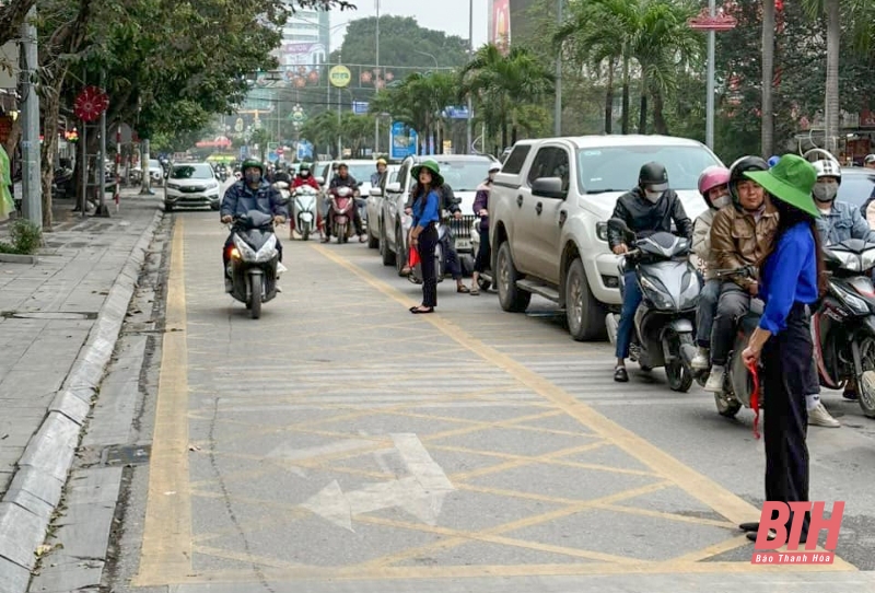 Hướng dẫn người dân tham gia giao thông ở một số ngã tư có “vạch mắt võng”