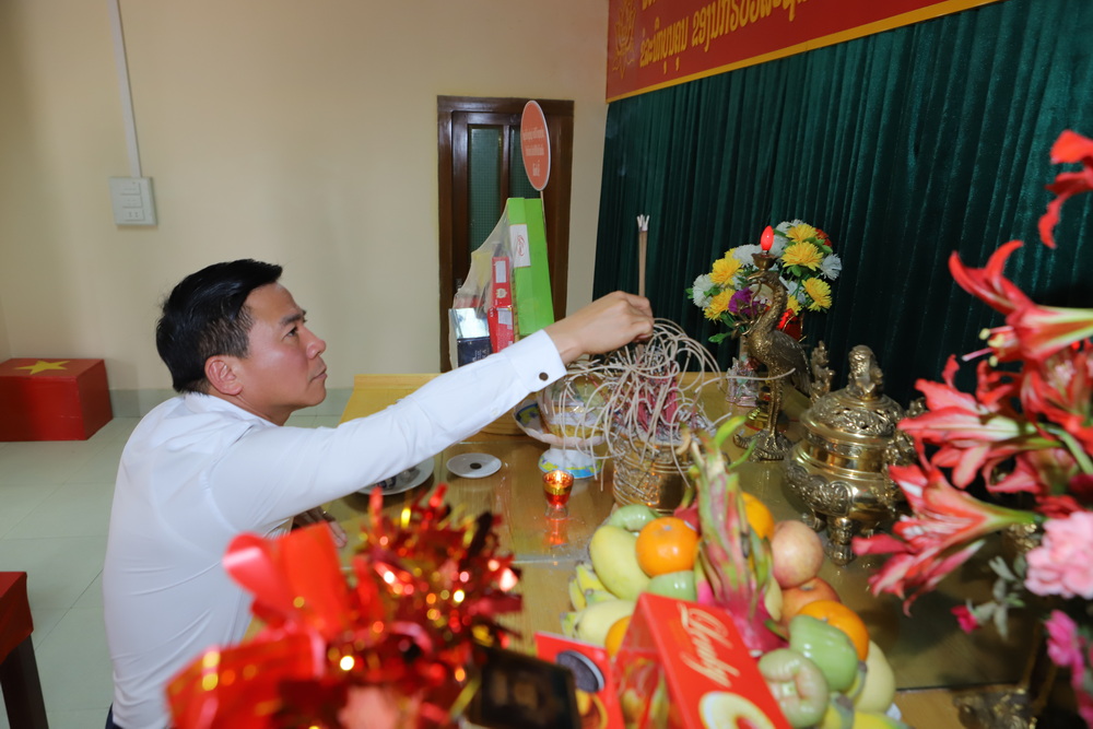 Đoàn đại biểu cấp cao tỉnh Thanh Hóa thăm, ký kết thỏa thuận hợp tác và chúc tết cổ truyền Bun Pi May tại tỉnh Hủa Phăn