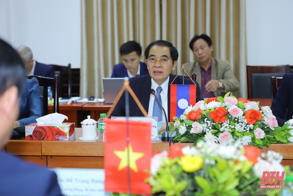 Đoàn đại biểu cấp cao tỉnh Thanh Hóa thăm, ký kết thỏa thuận hợp tác và chúc tết cổ truyền Bun Pi May tại tỉnh Hủa Phăn