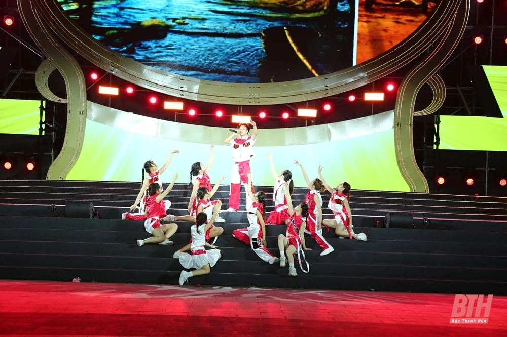 Tổng duyệt chương trình nghệ thuật “Sầm Sơn - Khát vọng tỏa sáng”