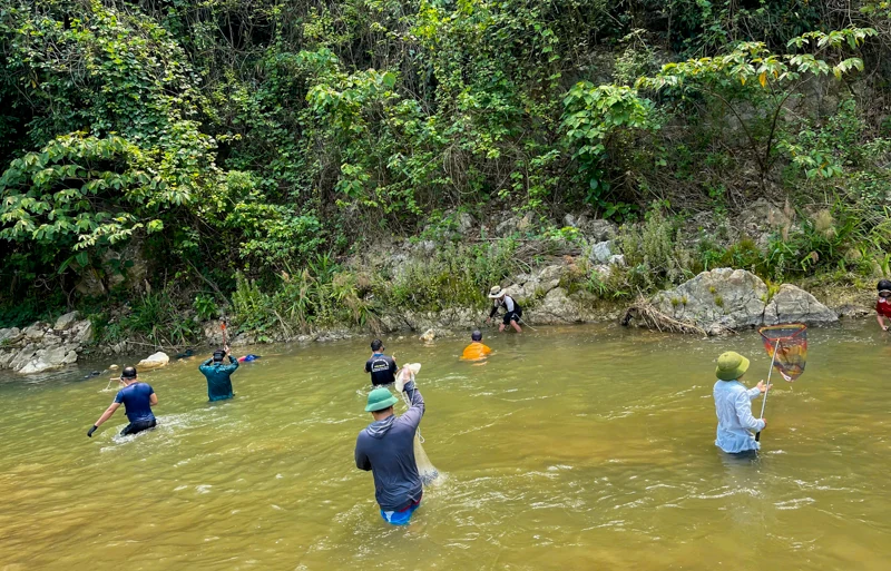 “Khúc suối thân thiện” gắn kết cộng đồng dân bản