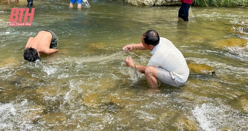 “Khúc suối thân thiện” gắn kết cộng đồng dân bản