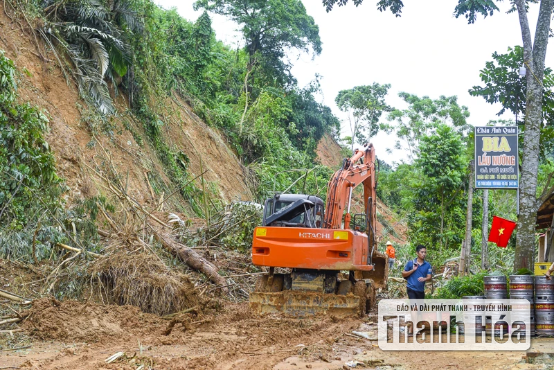 Bản làng Yên Nhân sau ngày lũ dữ, hàng chục ngôi nhà bị cuốn sập