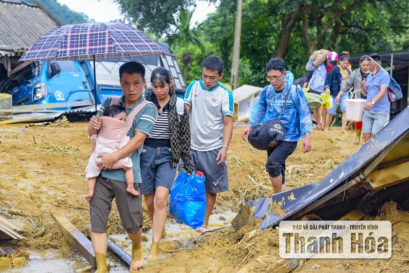 Bản làng Yên Nhân sau ngày lũ dữ, hàng chục ngôi nhà bị cuốn sập