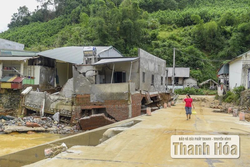Bản làng Yên Nhân sau ngày lũ dữ, hàng chục ngôi nhà bị cuốn sập