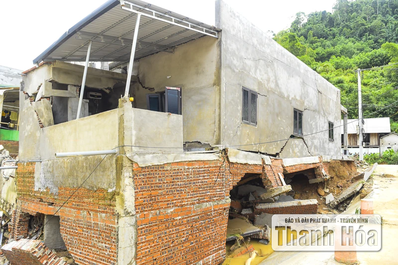 Bản làng Yên Nhân sau ngày lũ dữ, hàng chục ngôi nhà bị cuốn sập