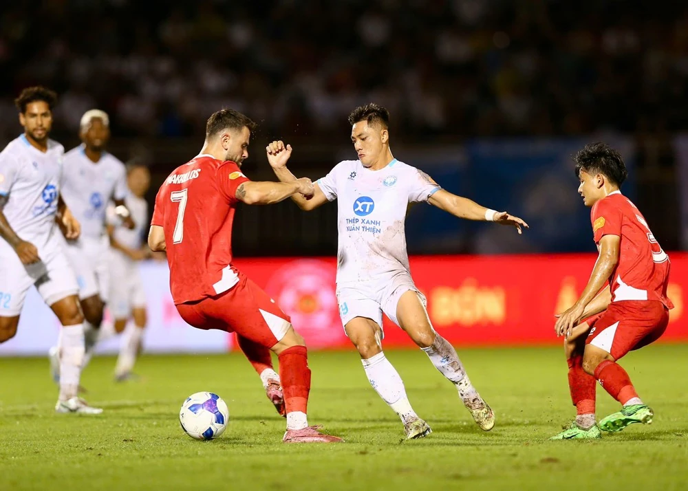 Quang Hải tỏa sáng đưa CAHN lên đỉnh V.League; Flick chỉ trích tuyển Tây Ban Nha ép Yamal nén đau thi đấu