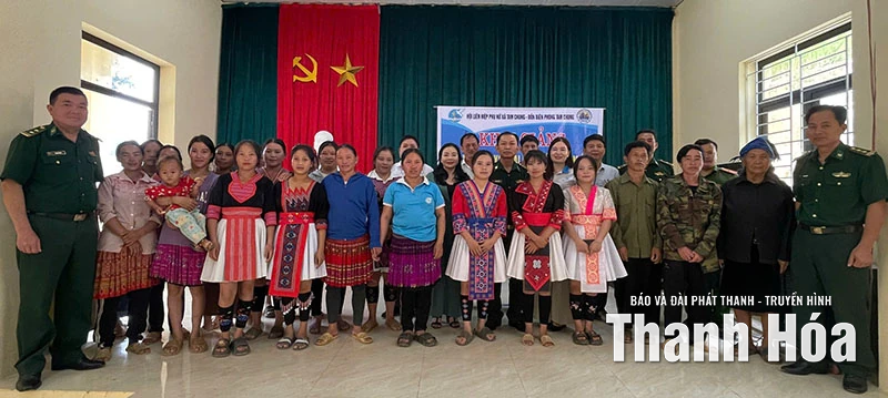 Khai giảng lớp xóa mù chữ cho hội viên phụ nữ và nhân dân vùng đồng bào dân tộc Mông