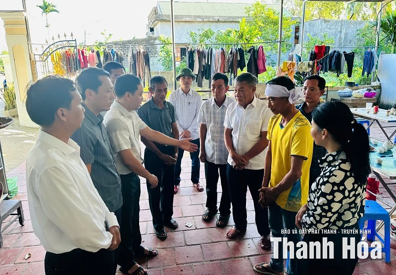 Một mùa trăng không tròn của 3 đứa trẻ...