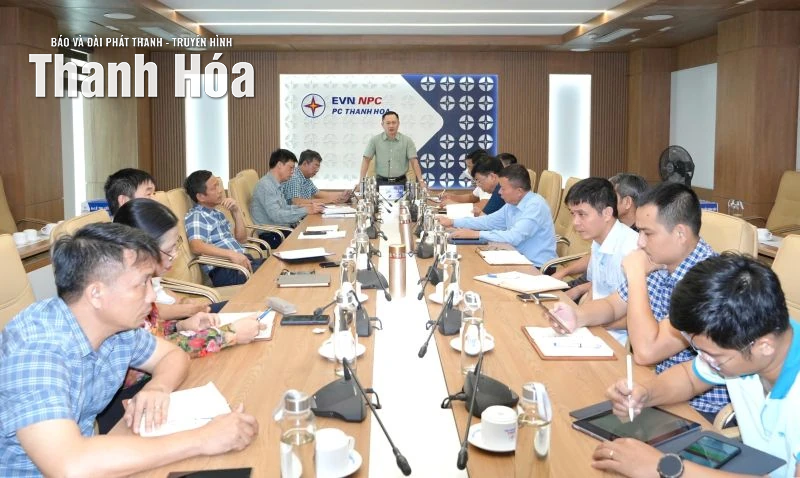 Khôi phục cấp điện cho gần 800 nghìn khách hàng ảnh hưởng bởi bão