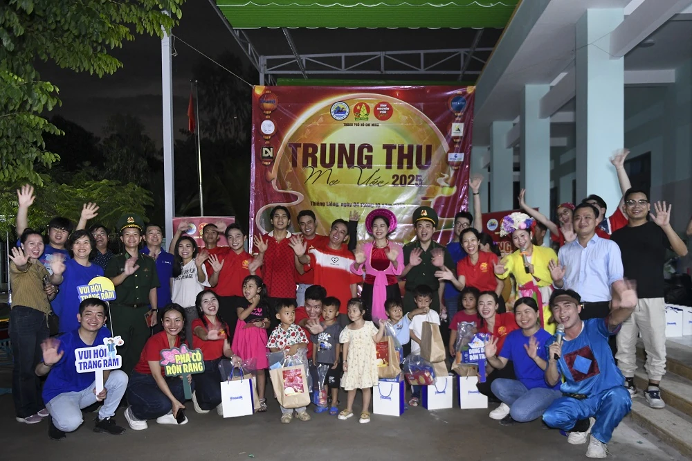 Vinamilk đồng hành mang Tết Trung thu đến hơn 10.000 trẻ em trên cả nước