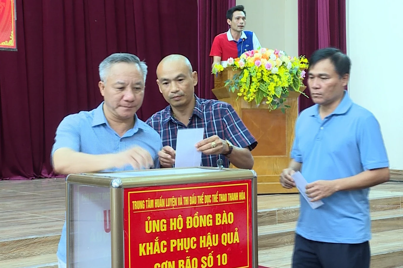 Trung tâm Huấn luyện và Thi đấu TDTT Thanh Hóa quyên góp ủng hộ đồng bào bị thiệt hại do bão