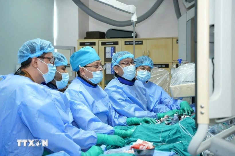 Thay van động mạch chủ qua ống thông - bước tiến trong điều trị bệnh lý van tim