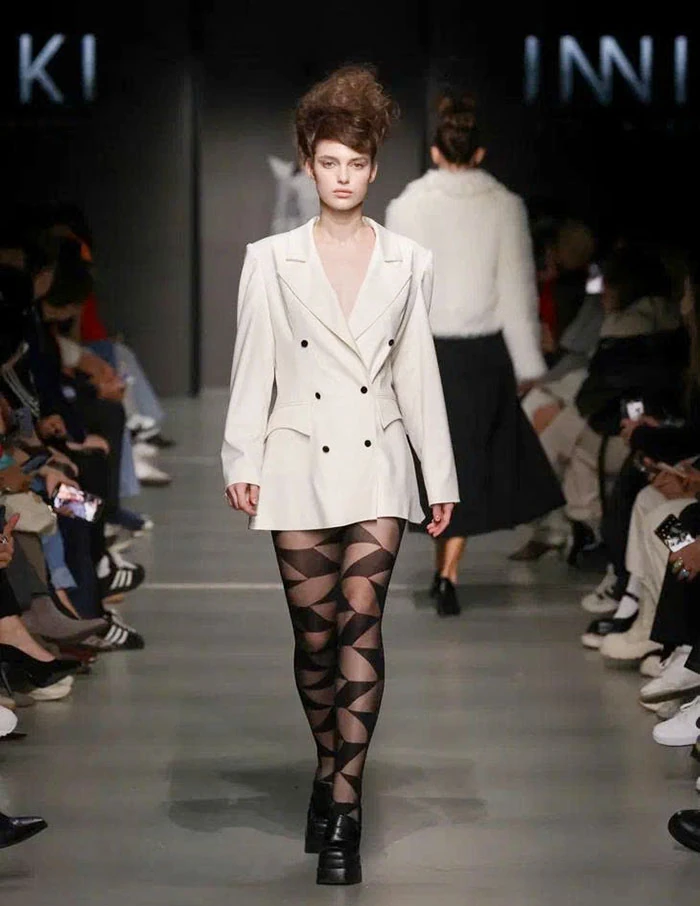 Moscow Fashion Week: Tín hiệu cho xu hướng mới – Sự kết hợp giữa Trí tuệ nhân tạo và Di sản dân gian