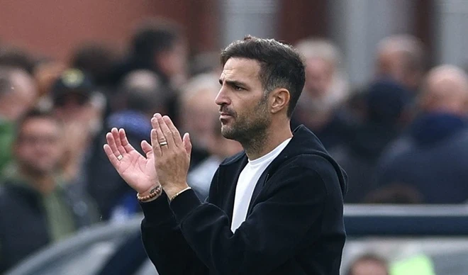 Man Utd trở lại cuộc đua vô địch; Huyền thoại Ngoại Hạng Anh thắng trận đầu tiên cùng Hà Nội FC