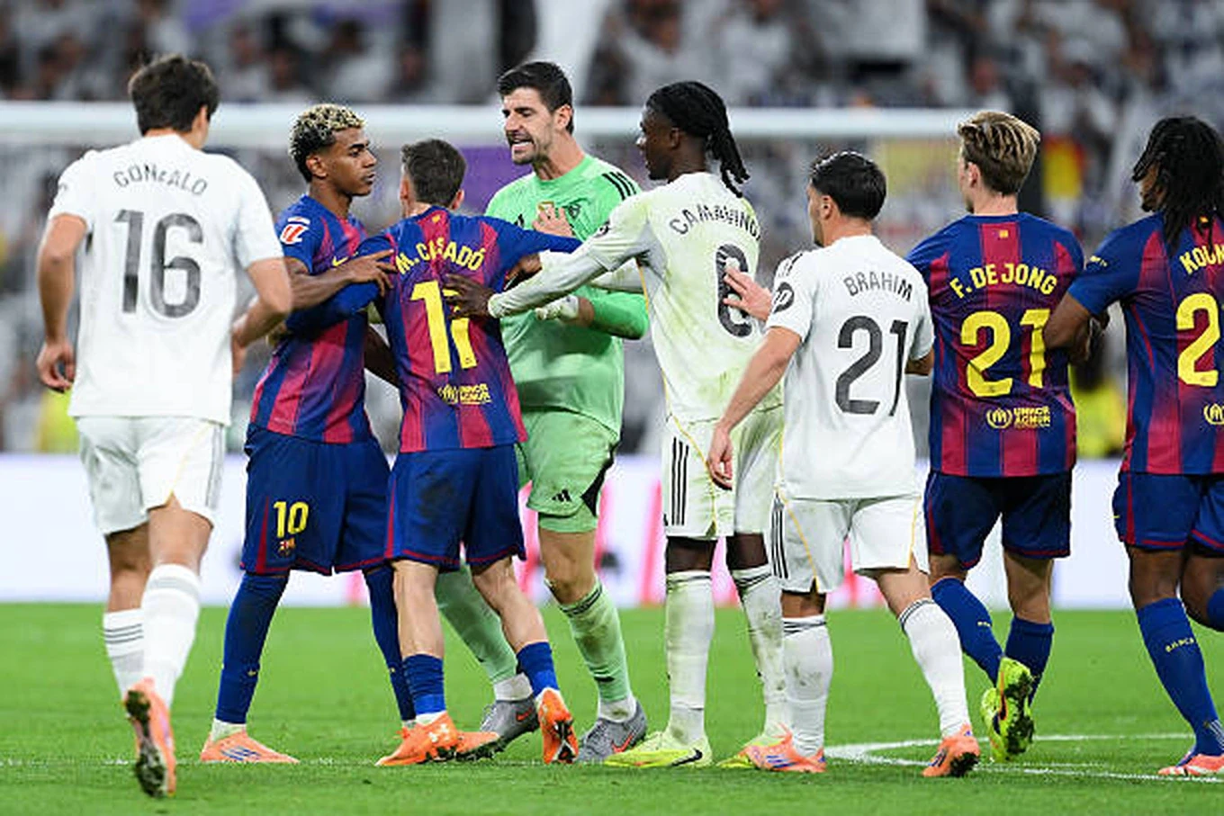 LĐBĐ Thái Lan xin lỗi Việt Nam về sự cố hiển thị sai Quốc kỳ; Liverpool bị loại khỏi Cúp Liên đoàn Anh