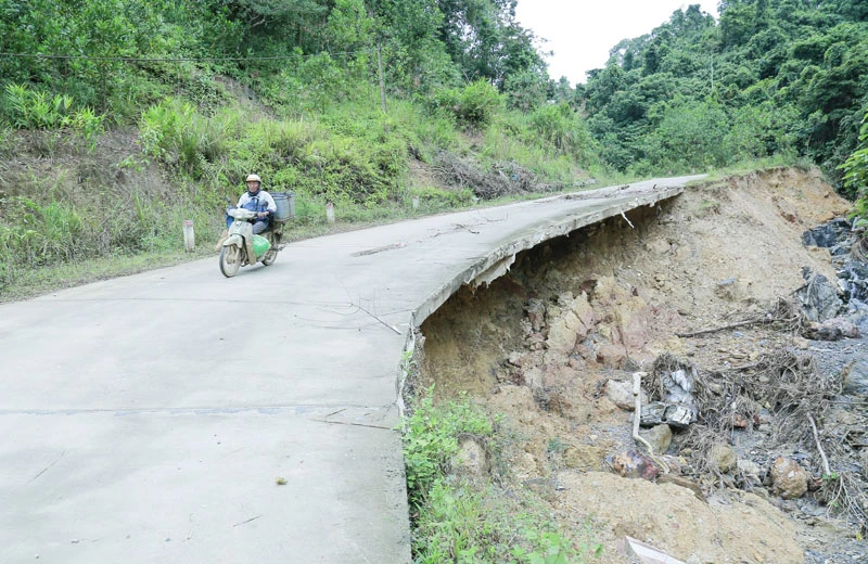 Khắc phục giao thông nông thôn bị thiệt hại do thiên tai