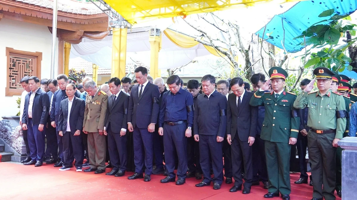 Truy điệu, an táng hài cốt các liệt sĩ hy sinh tại hang Tám Cô