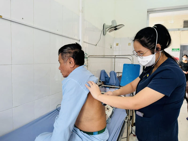 Bệnh viện Phổi Thanh Hóa xây dựng môi trường y tế không khói thuốc