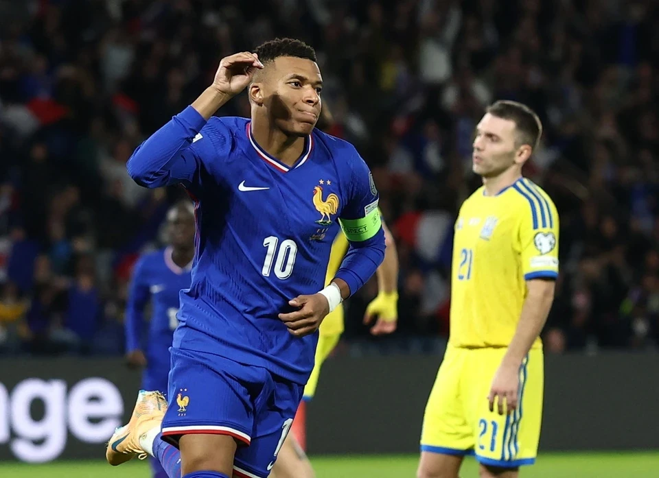 FIFA cấm CLB Thanh Hóa đăng ký cầu thủ trong 3 kỳ chuyển nhượng; Pháp giành vé dự World Cup