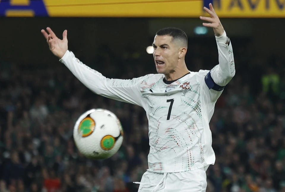 FIFA cấm CLB Thanh Hóa đăng ký cầu thủ trong 3 kỳ chuyển nhượng; Pháp giành vé dự World Cup