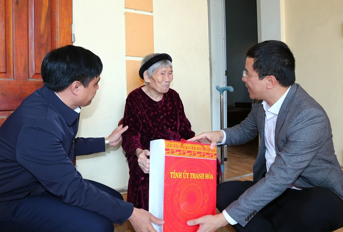 Phó Bí thư Thường trực Tỉnh ủy Nguyễn Hồng Phong thăm, làm việc tại các xã Hà Trung, Tống Sơn