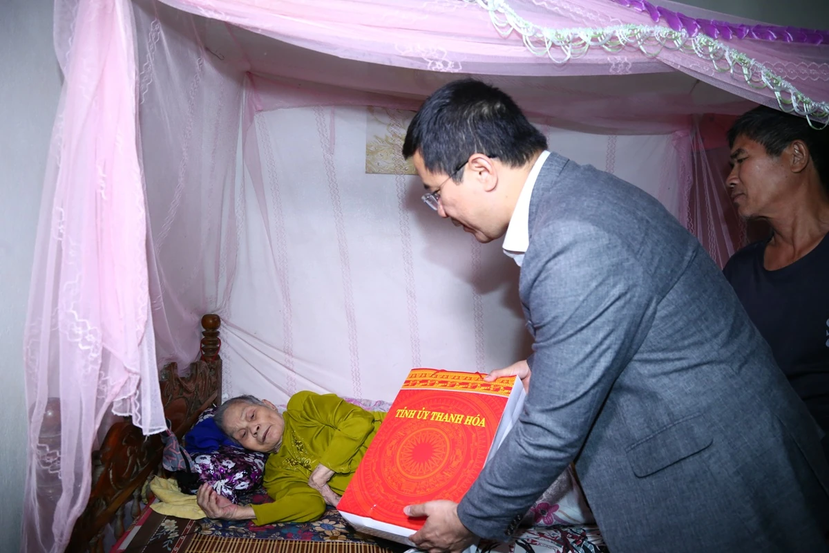 Phó Bí thư Thường trực Tỉnh ủy Nguyễn Hồng Phong thăm, làm việc tại các xã Hà Trung, Tống Sơn