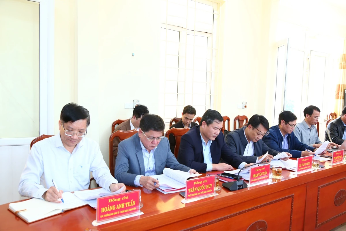 Phó Bí thư Thường trực Tỉnh ủy Nguyễn Hồng Phong thăm, làm việc tại các xã Hà Trung, Tống Sơn