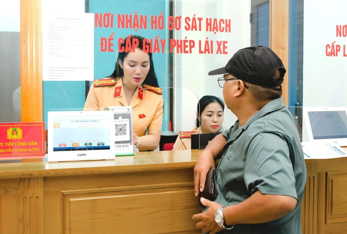 Tiếp nhận gần 38.000 hồ sơ đề nghị cấp, cấp đổi giấy phép lái xe