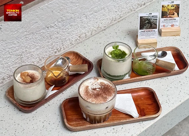 Thưởng thức ly cà phê trứng Việt Nam phong vị Tonkin Coffee