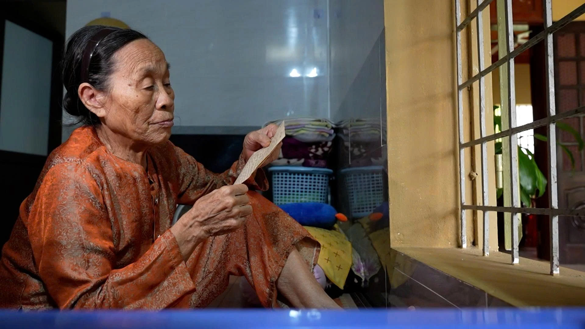 Di thư của người lính (Bài 1): “Trong thư chồng tôi dặn: Một gia đình cách mạng thì phải lo trước tập thể và vui sau xóm làng...”